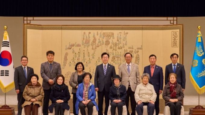 이재명 대통령, 민가협 초청 오찬 간담회