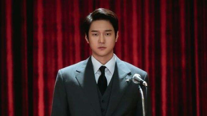 '언더커버 미쓰홍' 고경표, 증권사 신임 대표 신정우 役 첫 스틸 공개! 피도 눈물도 없는 ‘기업 사냥꾼'으로 돌아온다!