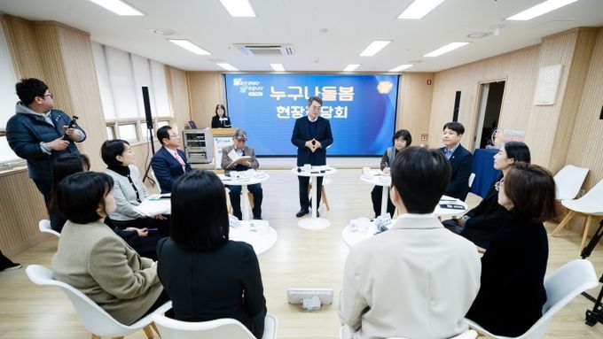 경기도, 내년부터 ‘누구나 돌봄’ 31개 시군 전체에서 시행 김동연, “돌봄은 시혜 아니라 도민 모두의 권리”