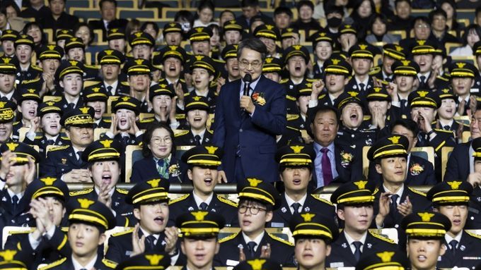 경기소방, 신임 소방공무원 316명 임용 김동연 “소방대원은 영웅. 도민의 삶 다시 일으켜 세우는 역할 해달라”