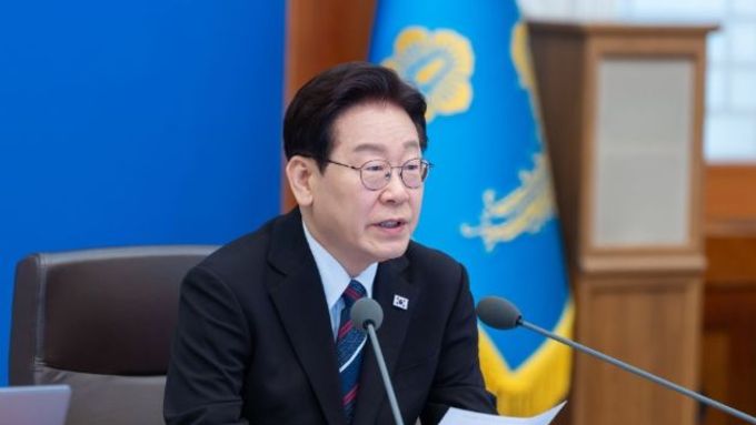 이 대통령 "국가 안보 차원서 첨단 기술과 인재 중점 보호"