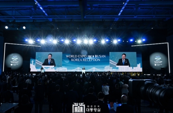 6월 21일 윤석열 대통령 부부는 2030 부산세계박람회 공식리셉션에 참석했다.