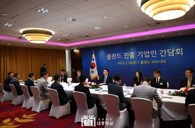 7월 14일 윤석열 대통령은 현지 진출 기업인들과 오찬 간담회를 가졌다.