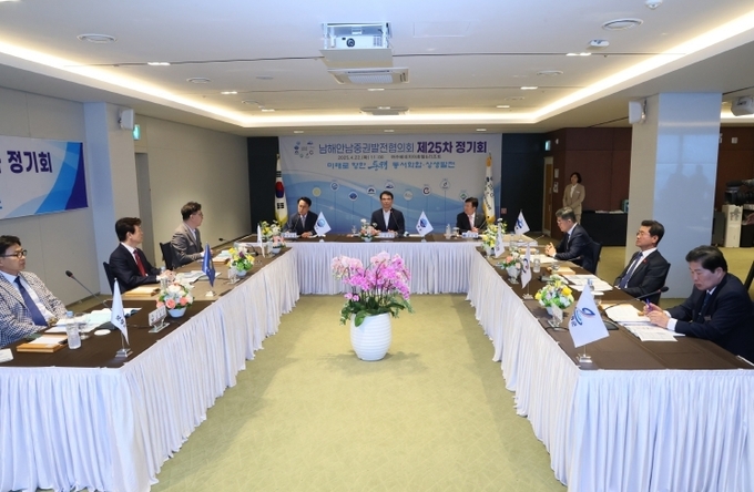 남해안남중권발전협의회_사천고속국도 공동건의