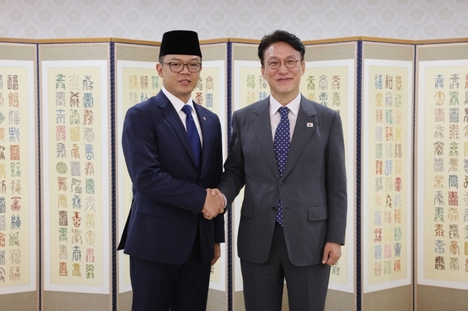 김민석 국무총리가 21일 세종대로 정부서울청사에서 수기오노 인도네시아 외교장관을 접견, 인사 및 환담을 나누고 있다.