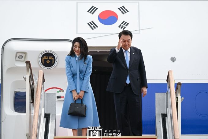 4월 24일 윤석열 대통령과 김건희 여사는 미국을 국빈 방문하기 위해 출국했다.