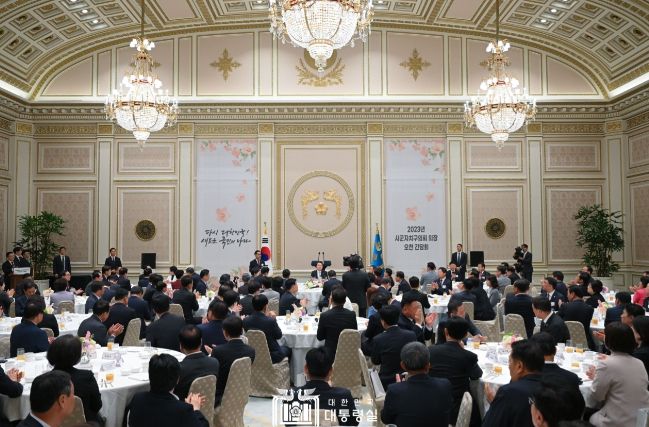 5월 12일 윤석열 대통령은 전국 시군자치구의회의장 오찬 간담회에 참석했다.