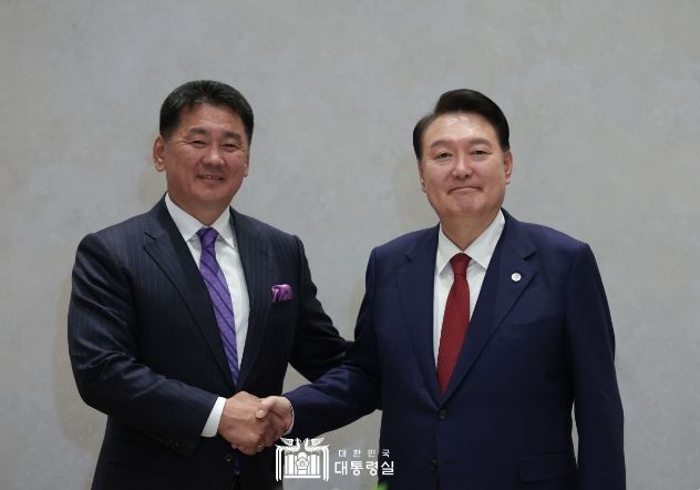 9월 21일 윤석열 대통령은 오흐나 후렐수흐 대통령과 한-몽골 정상회담을 가졌다.