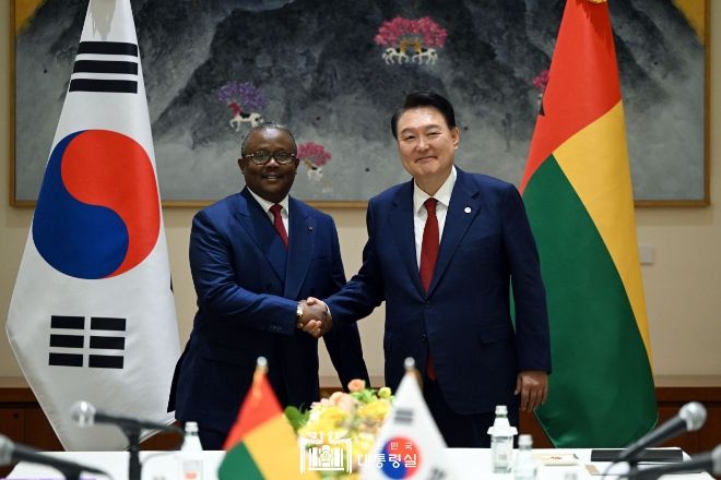 9월 21일 윤석열 대통령은 우마루 시소쿠 엠발로 대통령과 한-기니비사우 정상회담을 가졌다.
