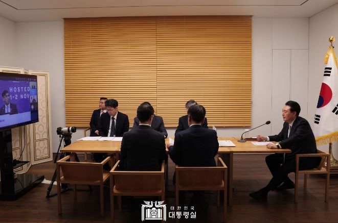 11월 2일 윤석열 대통령은 영국에서 열리는 제1차 인공지능(AI) 안전성 정상회의에 화상으로 참석했다.