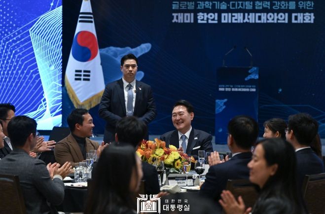 11월 15일 윤석열 대통령은 샌프란시스코 인근에서 활동하는 재미 한인 미래세대와의 대화 시간을 가졌다.