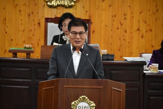 이상익 함평군수가 시정연설을 하고 있는 모습