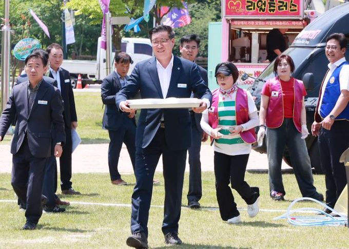 함양·함양상림로타리클럽, 천령문화제 자장면 봉사 펼쳐