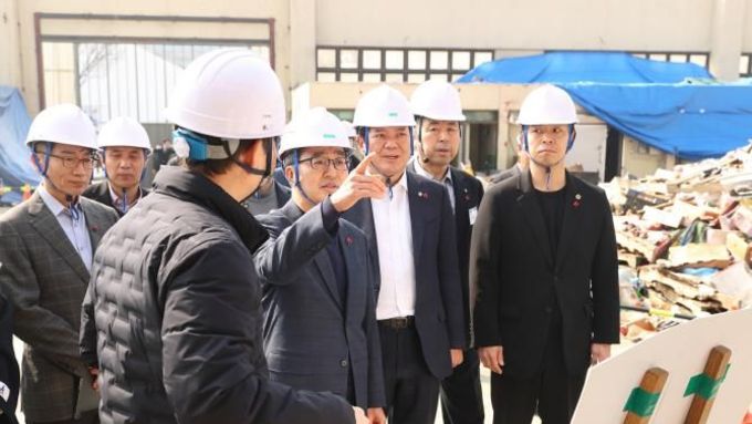 김동연, 소상공인·도매시장 등 이틀째 민생현장 찾아 애로사항 듣고 지원 약속