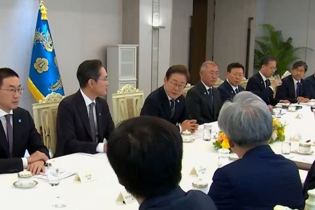 이재명 대통령 "실용적이고 유연한 통상 정책 통해 위기극복에 총력 대응"