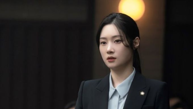 ‘에스콰이어’ 정채연, 신입 변호사 강효민으로 새로운 얼굴 예고! 허술한 듯 묘한 매력