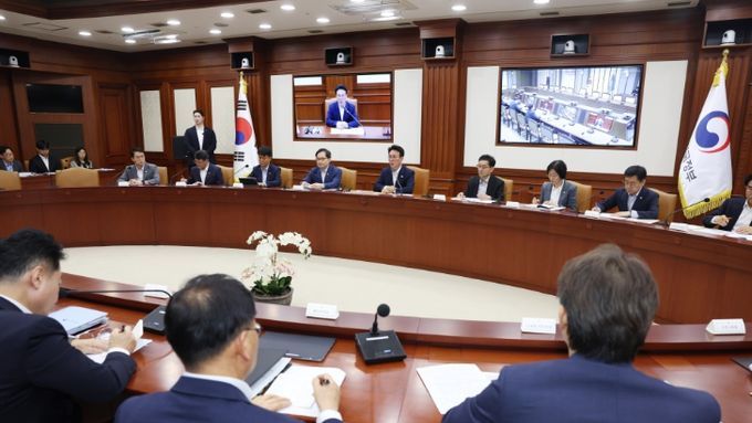 김민석 총리 "물가 안정에 총력…부동산 대출 규제 꼼꼼히 점검할 것"