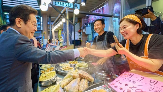 이재명 대통령, 성남 현대시장 방문