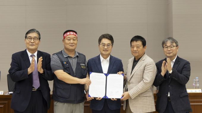 김동연 경기도지사 “협상 타결 전에 첫차 운행 해주셔서 정말 감사하다”