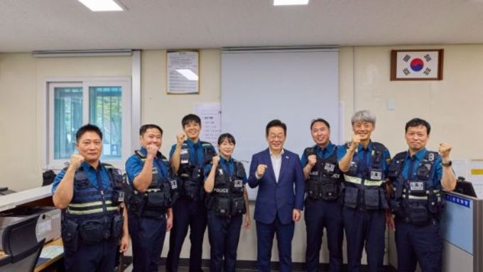 이재명 대통령, 추석 치안 현장 격려 방문