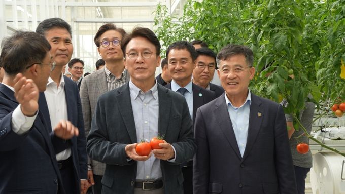 김민석 국무총리, 김제 백구 스마트팜 혁신밸리 현장방문