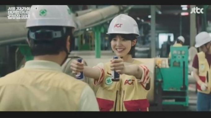 '김 부장 이야기' 장세림, 류승룡 환심 샀다! 귀여움 폭발 '박카스녀'로 시선 강탈!