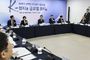 김민석 국무총리, 코스메카코리아 본사에서 제6회 국가정책조정회의 주재