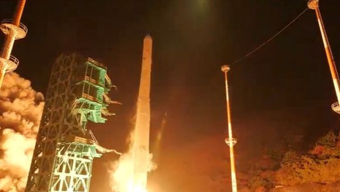 이재명 대통령 "가슴 벅차 올라…우주개발 역사의 새로운 장 연 순간"