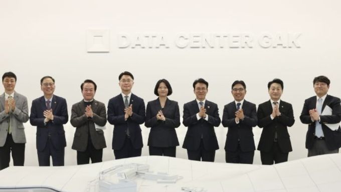 김민석 국무총리, AI 데이터센터 현장방문