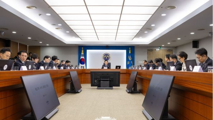 이 대통령 "물가 안정이 곧 민생 안정…정책수단 선제적 동원"