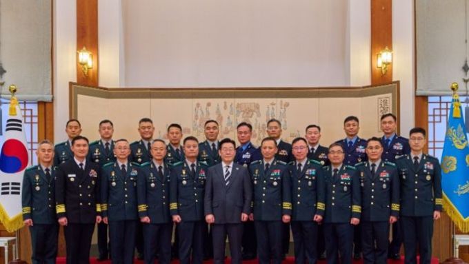 이재명 대통령, 중장 진급·보직신고 및 수치 수여식 개최