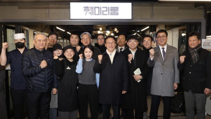 김민석 국무총리, 경동시장 방문해 “문화 접목을 통한 전통시장 지원” 약속