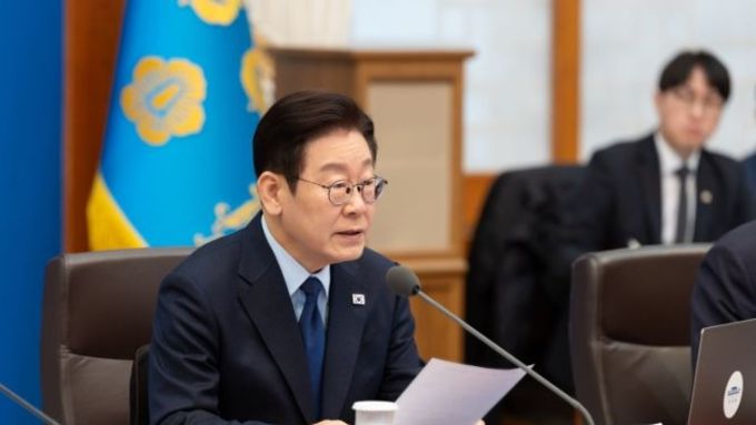 이재명 대통령 "경쟁력 강화 위한 각종 입법 절실…국익 우선 정치 부탁"