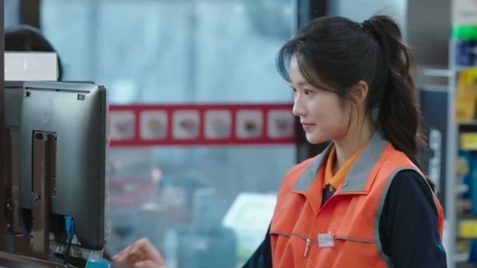 [SBS 오늘부터 인간입니다만] ‘인간’ 김혜윤의 첫 아르바이트 도전기 도력도 돈도 잃은 구미호, 생계형(?) 알바생으로 변신