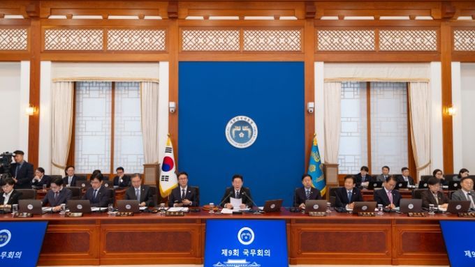 이재명 대통령 "물가안정 시급…민생 부담 줄일 정책 적극 발굴·집행"