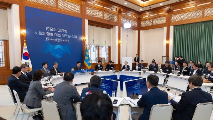 이재명 대통령, 한국노총과 간담회…"노동 3권 제대로 보장되는 게 중요"