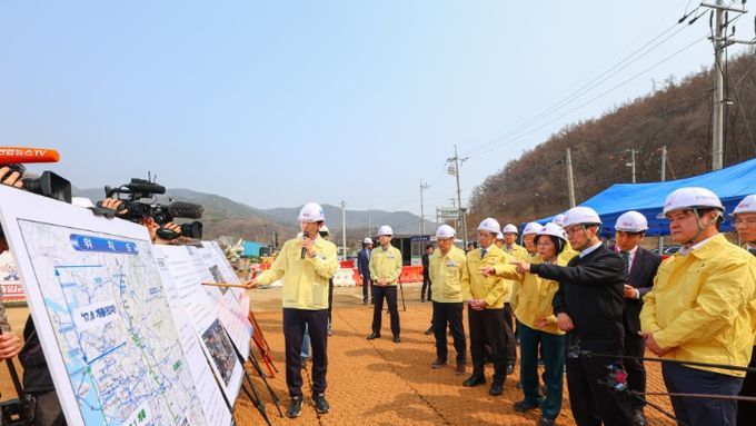 김민석 국무총리, 세종-안성 고속도로 안전 점검