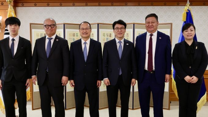 김민석 국무총리, 조나단 초이 홍콩 중화총상회장 접견