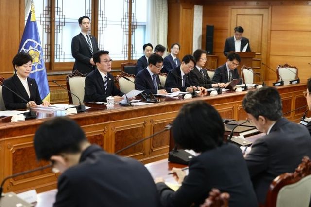 김민석 국무총리, 제3차 비상경제본부 회의 주재