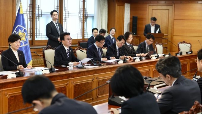 김민석 국무총리, 제3차 비상경제본부 회의 주재