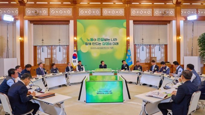 이재명 대통령 "기간제법이 2년 이상 절대 고용 금지법 돼…현실적 대안 만들어야"