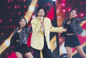 TV CHOSUN <금타는 금요일> 챕터2 화려한 포문! '트롯 안방마님' 장윤정, 골든 스타로 출격