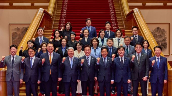 이재명 대통령, 비교섭단체 및 무소속 국회의원 초청 오찬 간담회