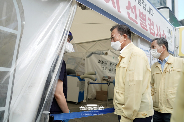 문재인 대통령 코로나19 임시선별검사소 현장 방문