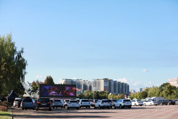 추석 연휴기간 동안 운영한 드라이브 인 시어터 현장