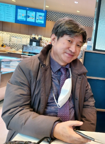 윤영용 작가 겸 주식회사 우리마당웰컴 시트콤드라마 '거시기뽕짝' 대표이사