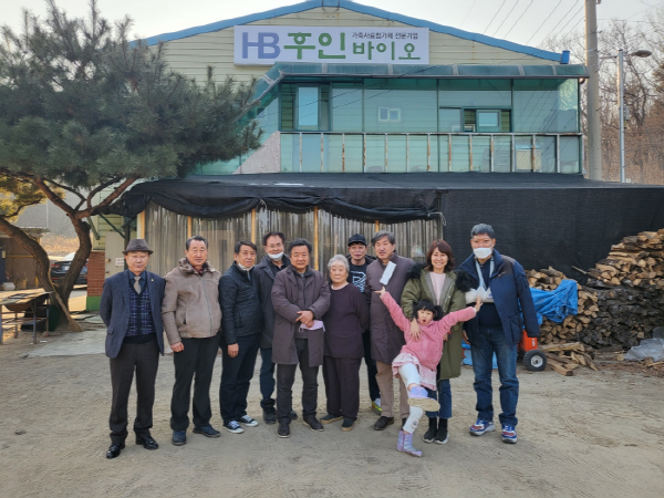 시트콤드라마 '거시기뽕짝' 스텝의 좌담과 시식 후 기념촬영