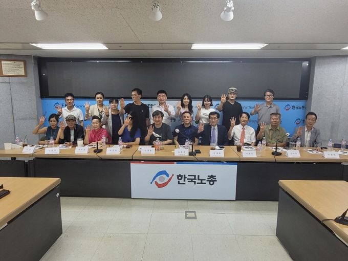 심사후 기념촬영