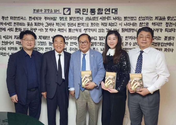이재오 국민의힘 상임고문(왼쪽 두번 째)과 함께