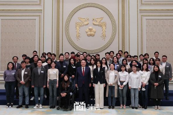 윤석열 대통령 부부, 청년과의 간담회